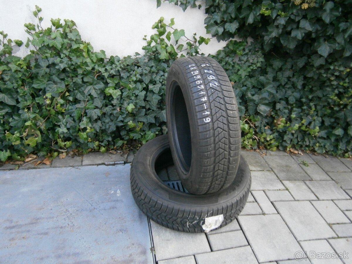 Predám 2x zimné pneu Pirelli 215/65 R17 99HXL - 2