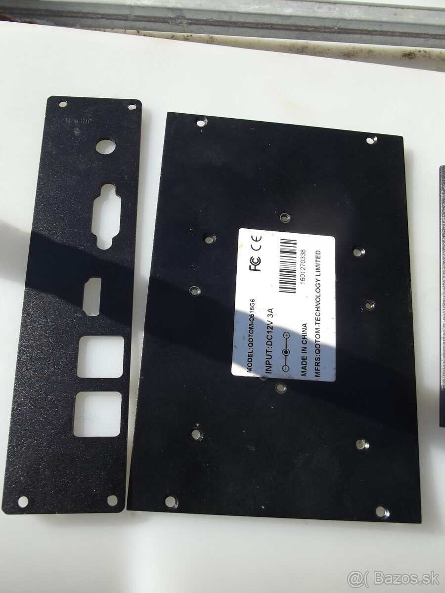 Malá skrinka na minipc - 2