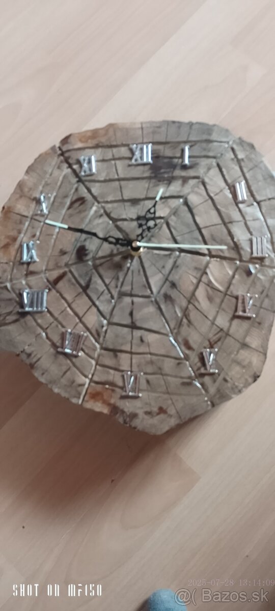 Nove orechove nastenne hodiny - 2