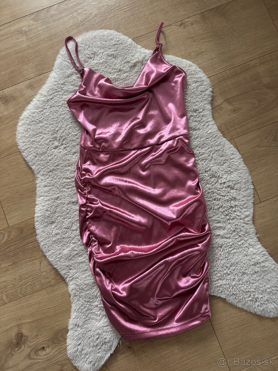 Elegantné mini šaty - 2