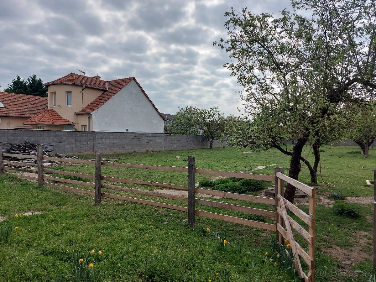 Predám stavebný pozemok v Štúrove - 2