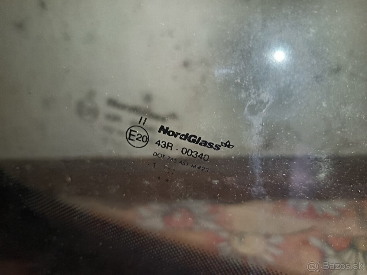 Audi A4 B6 čelné sklo - 2