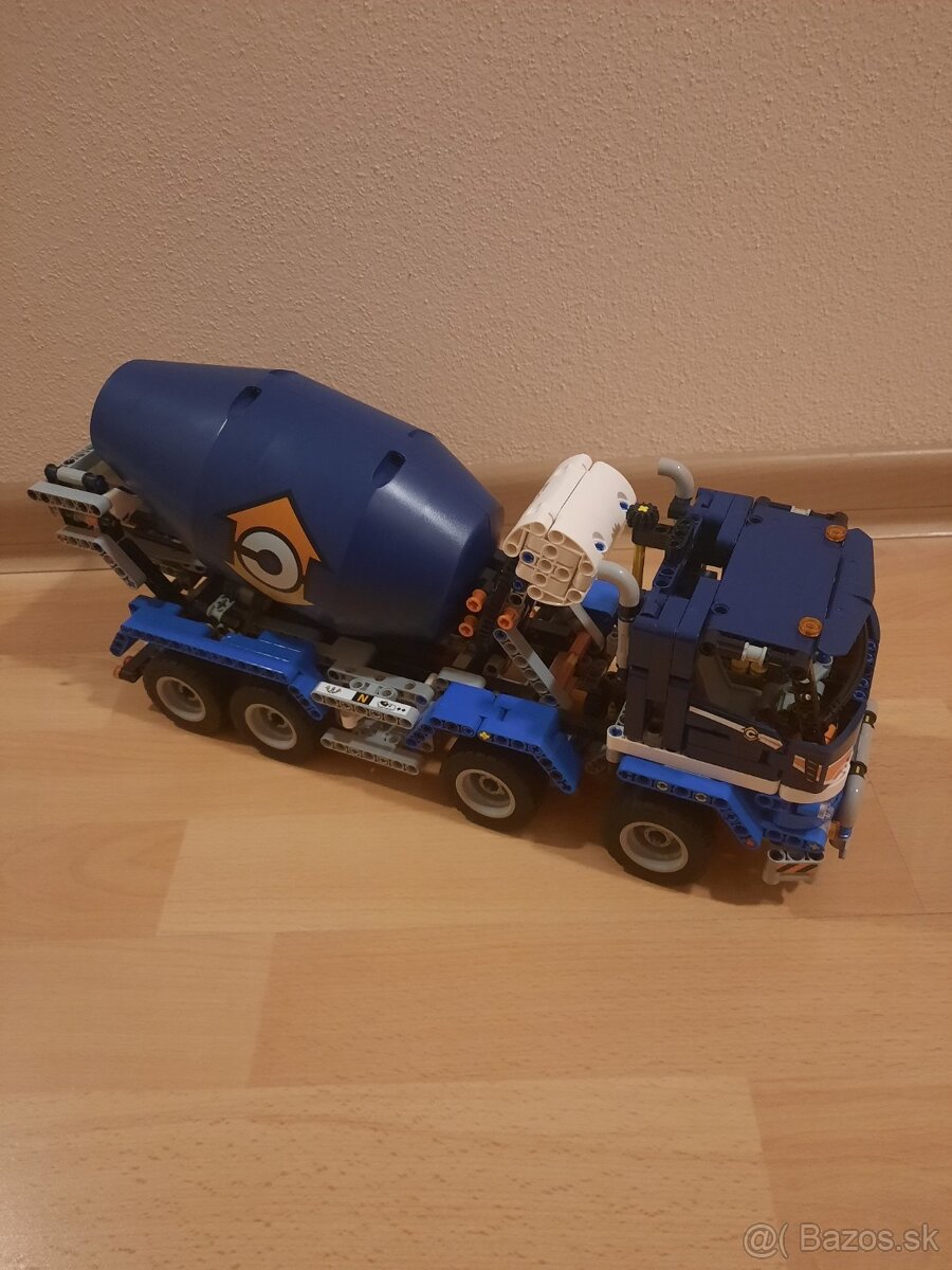 Lego Technic 42112 - Concrete Mixer Truck - 2