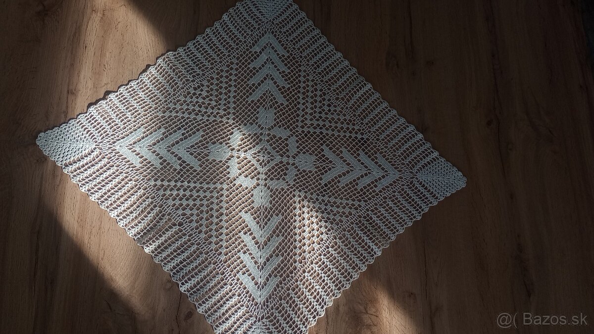 Háčkovaný obrus - 2