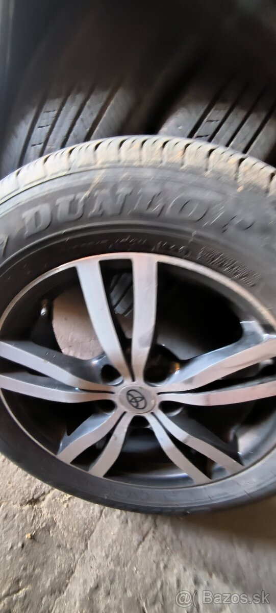 Originál Toyota RAV4 215/65R17 leto - 2