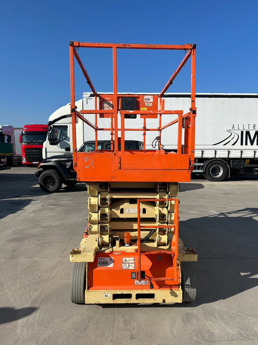 Nožnicová pracovná plošina batériová Genie JLG 10RS - 2