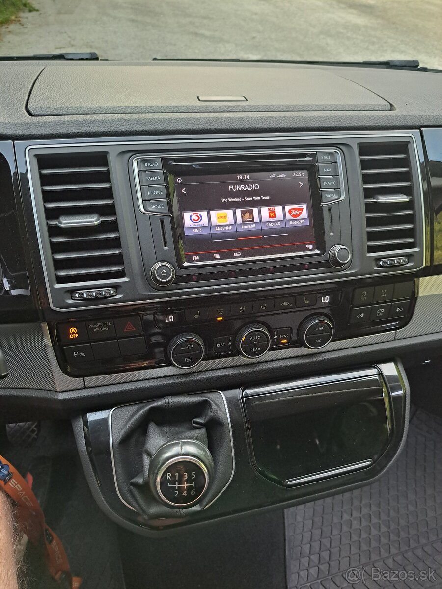 Volkswagen-t6 caravelle highline Long 4x4 - 2