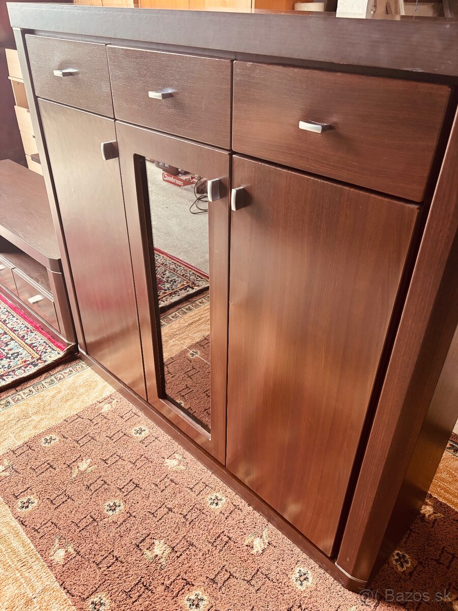 Vitrina sklenena. Komoda 150x35x140 - 2
