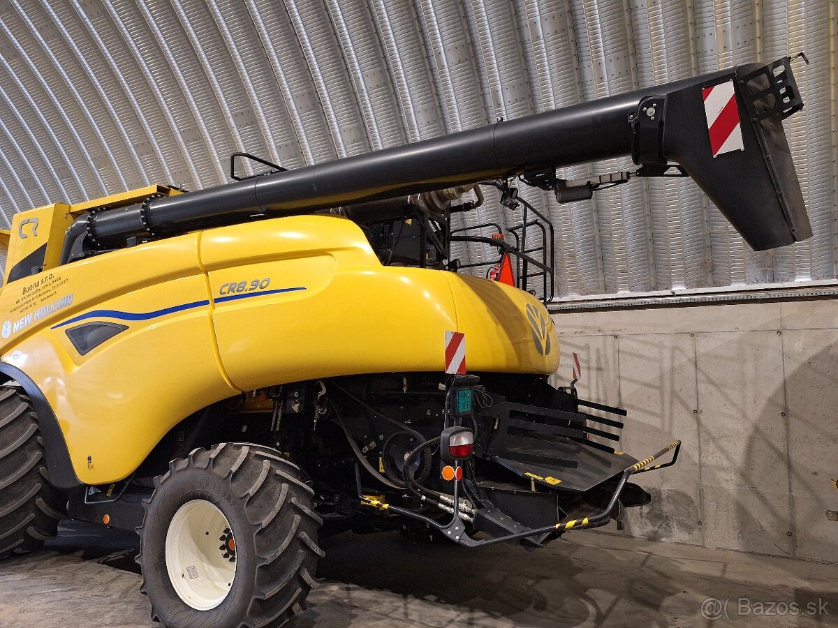 Predám kombajn New Holland CR 8.90 - 2