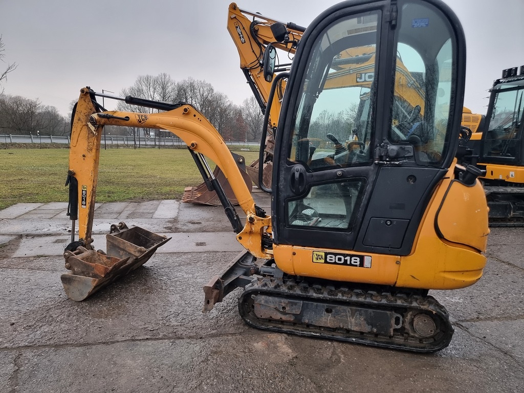 JCB 8018 2009 - 4350mth - 3 lžíce - Rezervace - 2