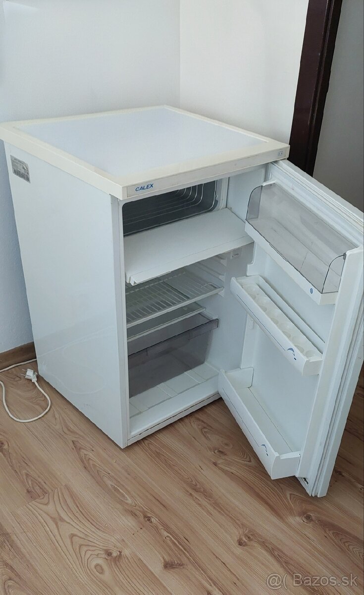 Kuchynská linka + chladnička - 2