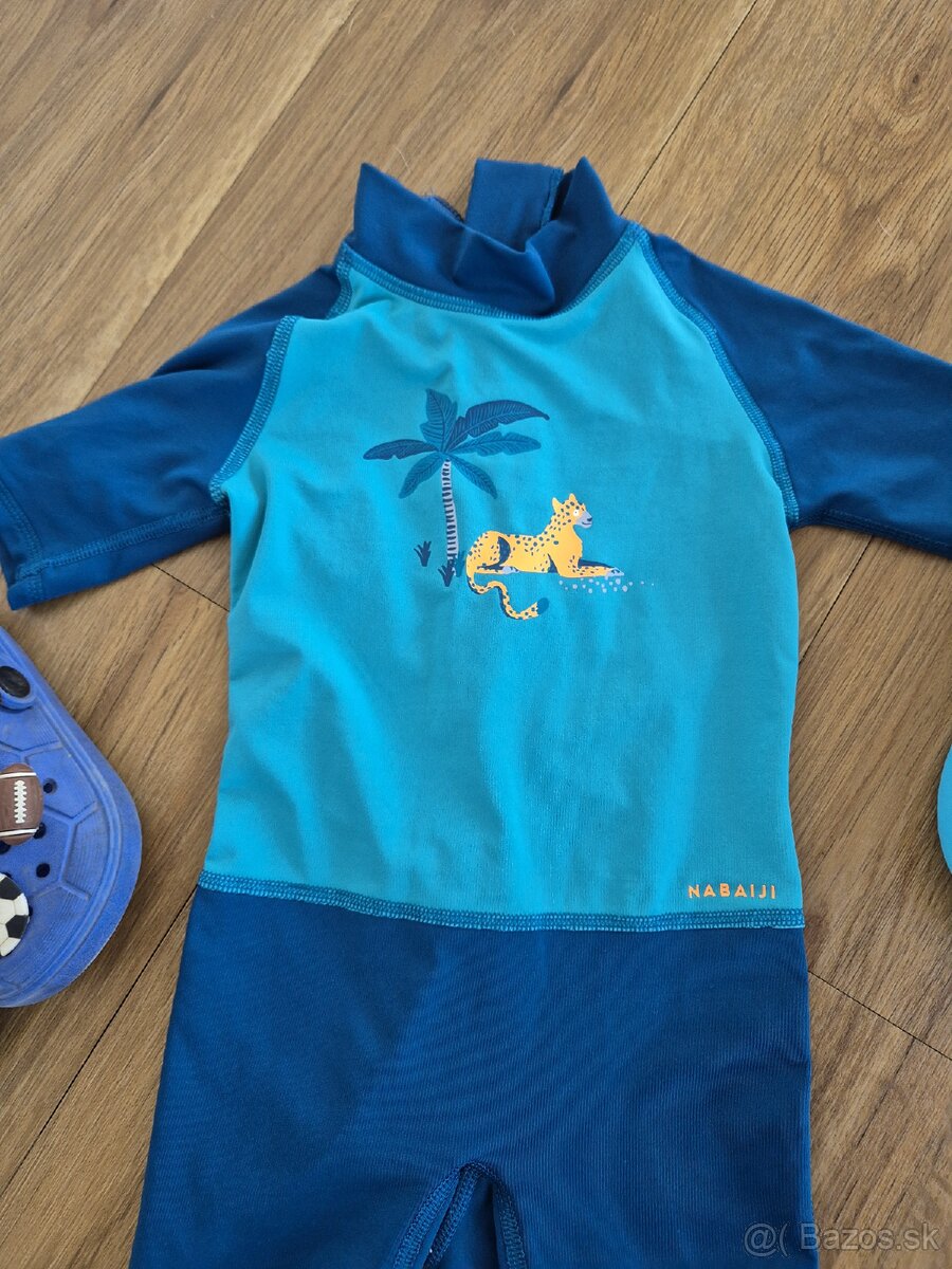Plavky, klobucik a crocsy - 2
