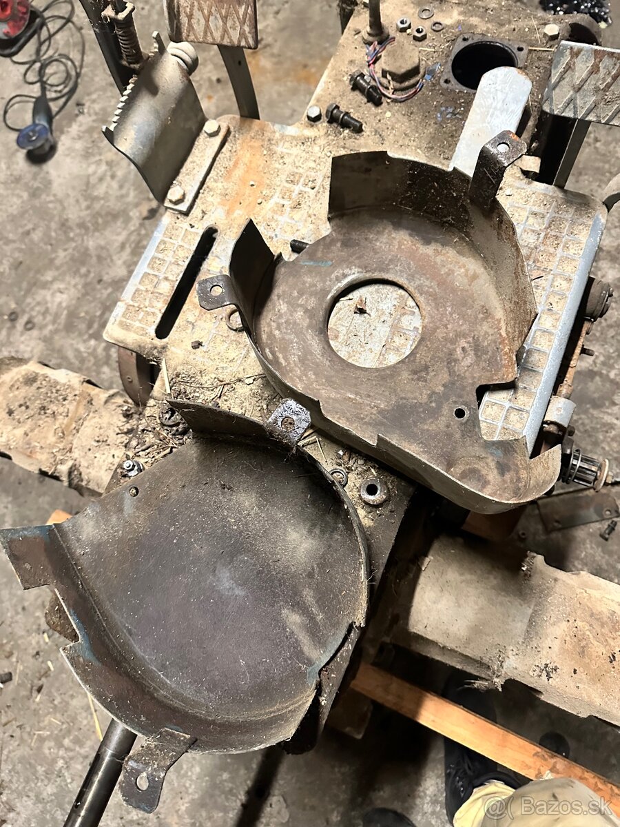 Kryty bŕzd Zetor 25 - 2