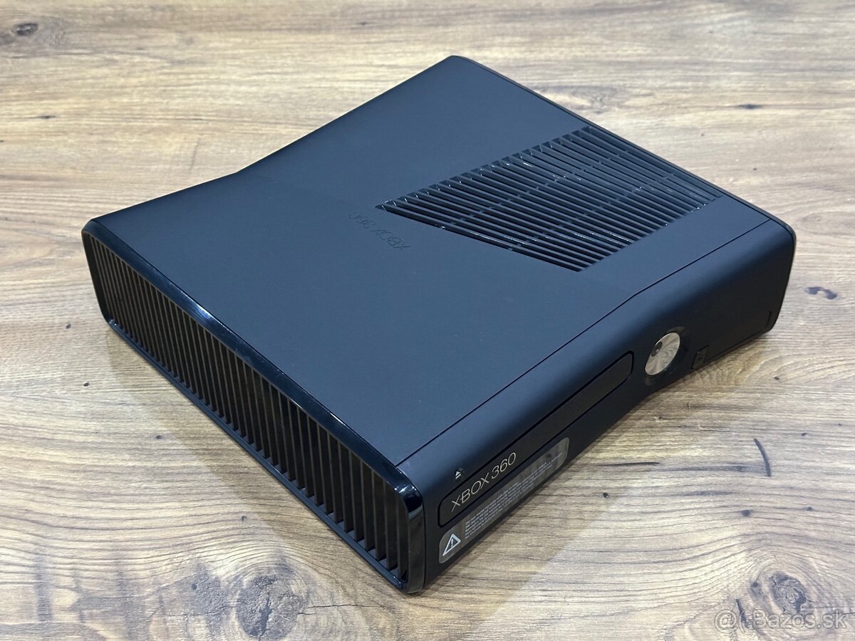Samostatná herná konzola XBOX 360 Slim - 2