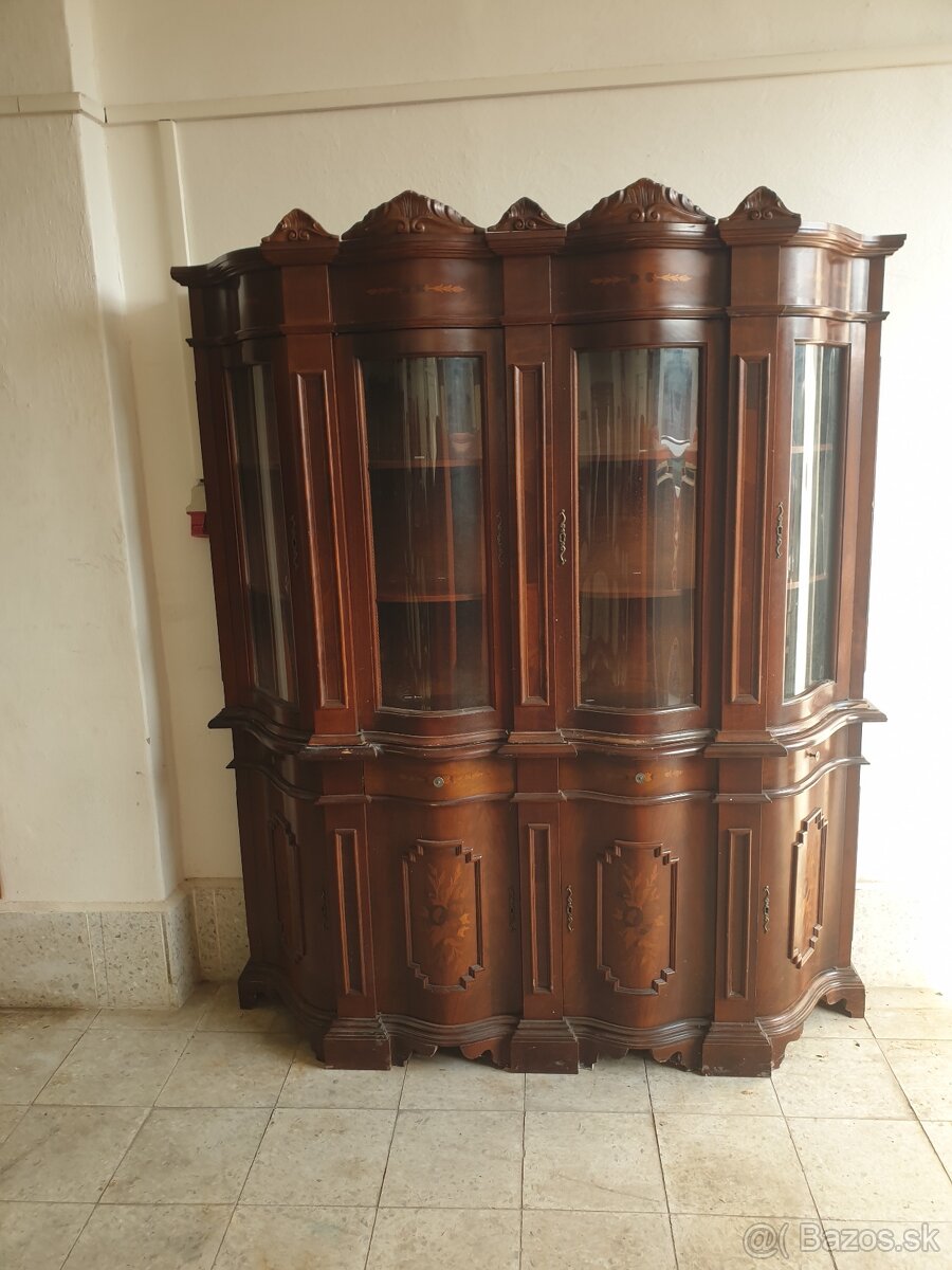 Taliansky.nabytok skrina - 2