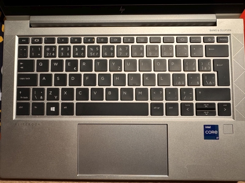 Predám notebook HP EliteBook 830 G8 - 2