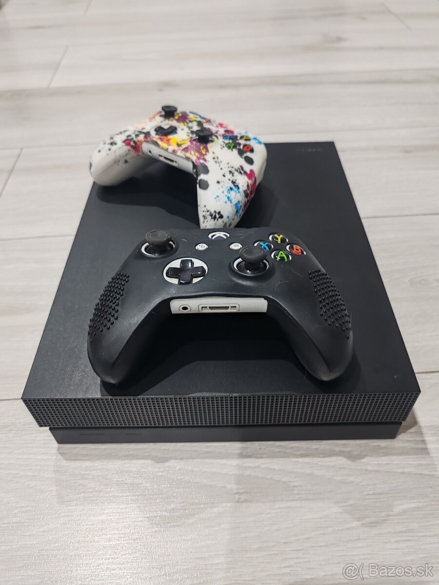 Xbox one x 1TB - 2