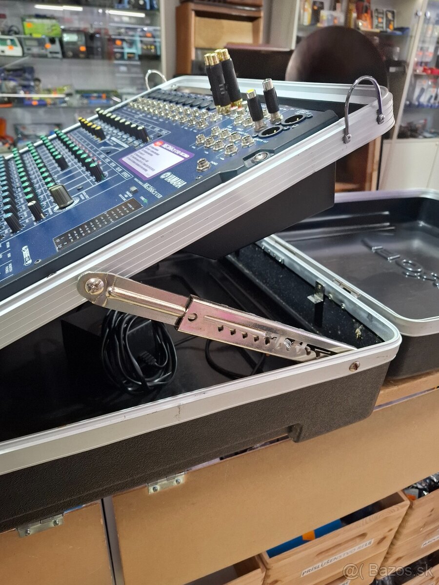 Predám mixpult Yamaha MG166C - USB - 2