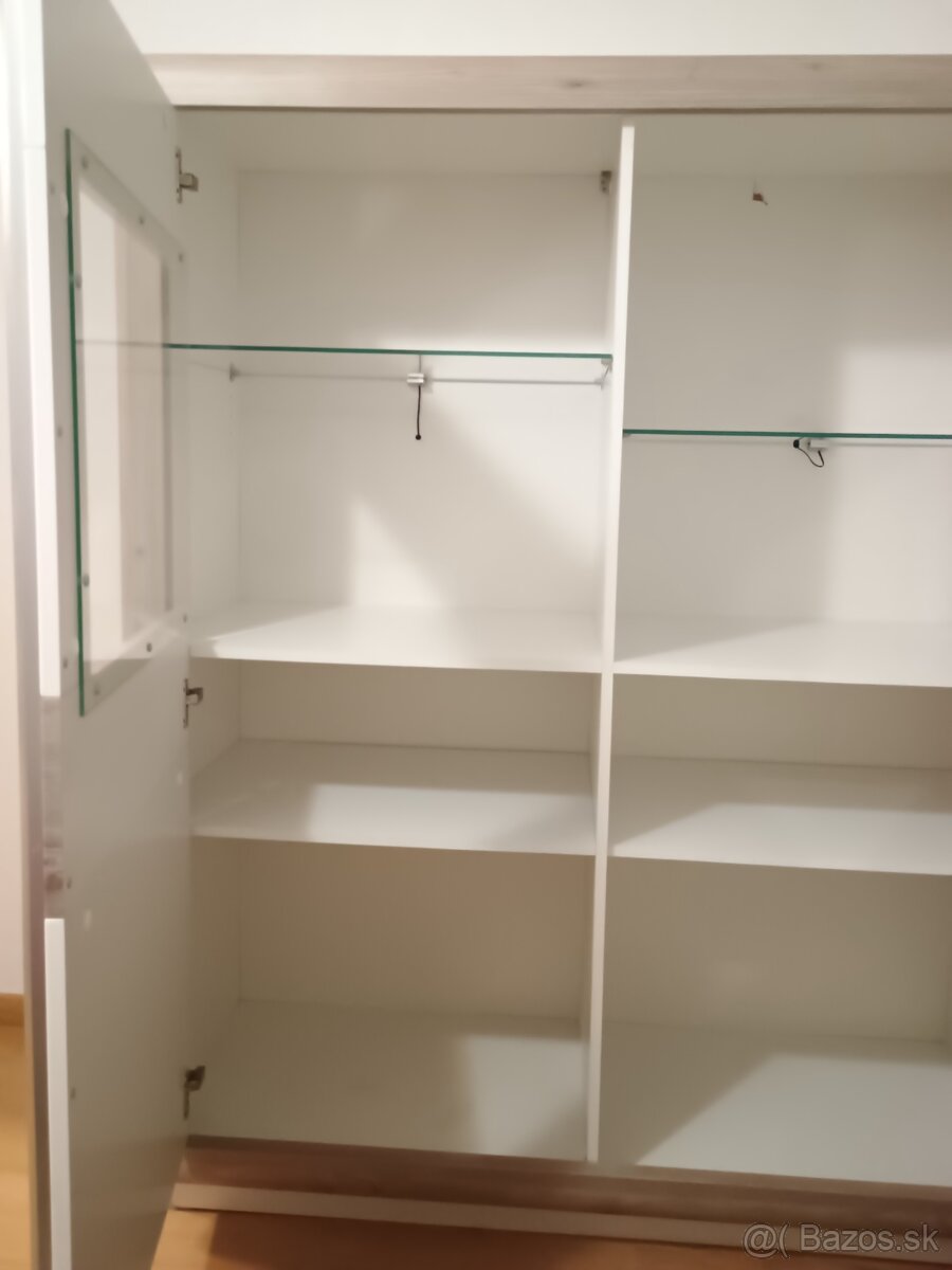 Presklená komoda - 2