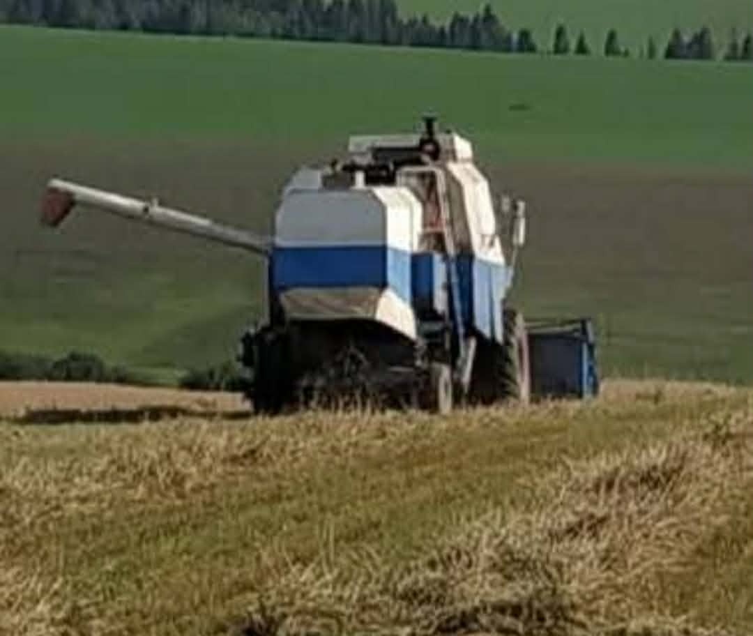 Predám obilný kombajn E512 - 2