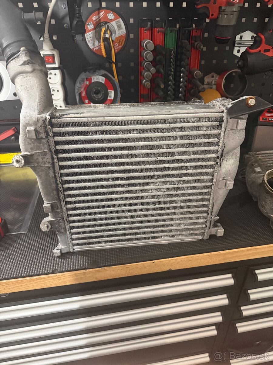 Porsche Cayenne Turbo intercooler - 2