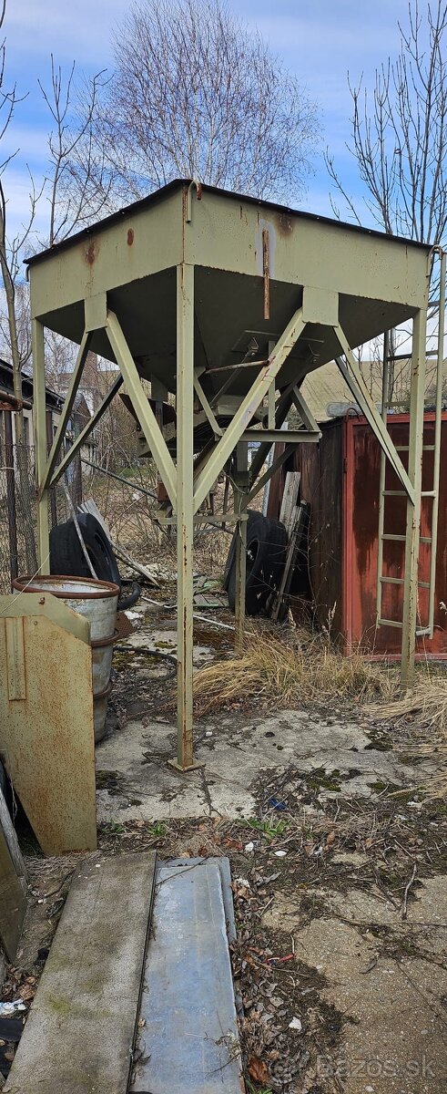 Oceľový nasypnik - 2