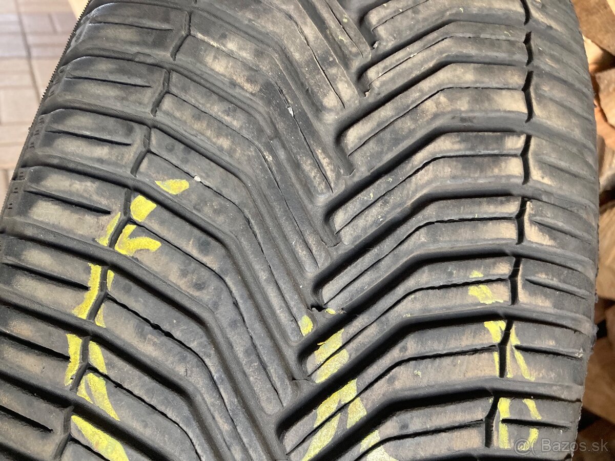 Predám celoročne pneu Michelin R17 - 2