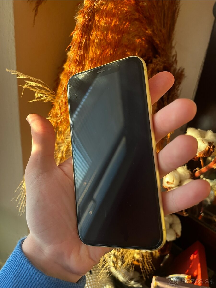 Apple iPhone XR 128GB - 2