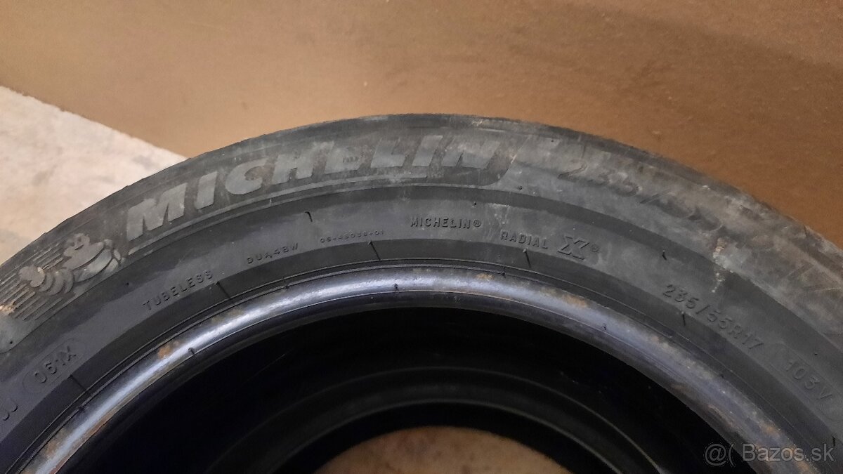 Predám zimné pneu MICHELIN 235/55 R17 - 2