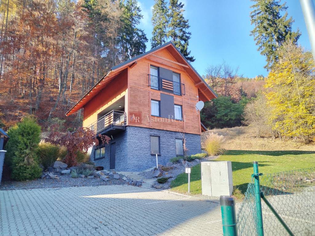 NOVOSTAVBA: 6-izbová CHATA, VL pozemok 484 m2 v Martine - 2