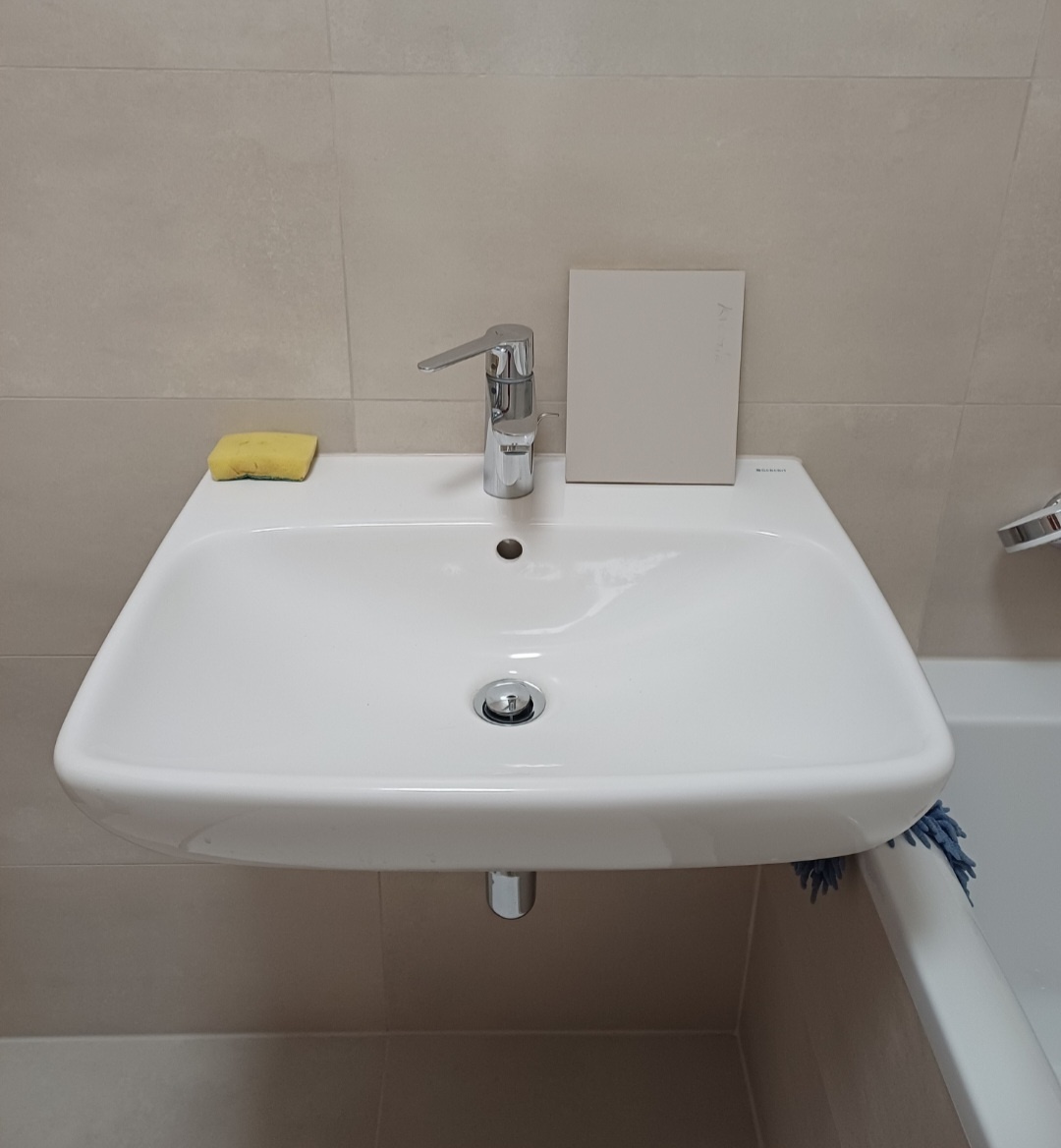 Umývadlo, sifón, 2x batérie Hansgohe - 2