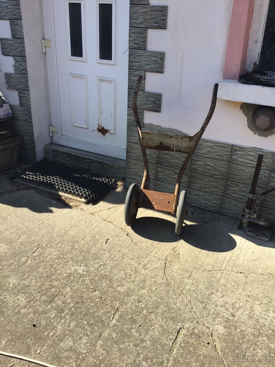 RUDLA NA FLAšE A SUDY AJ VYMENíM - 2