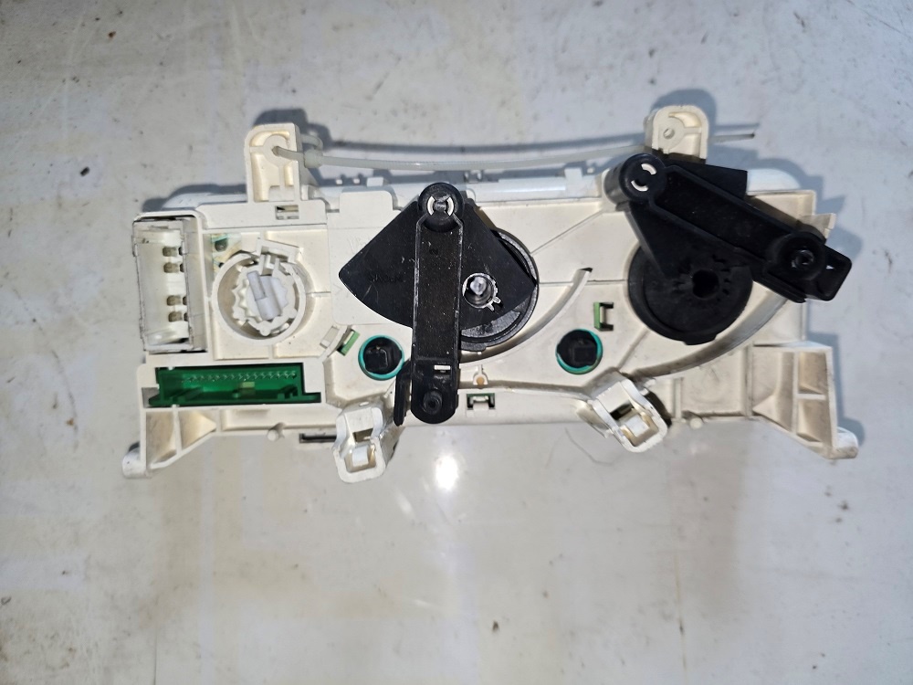 Ovládač kúrenia Renault Clio II 8200147160 - 2