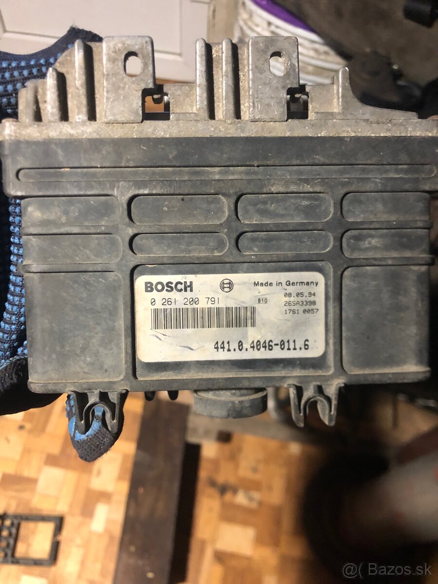 Riadiaca jednotka motora audi80 B4 - 2