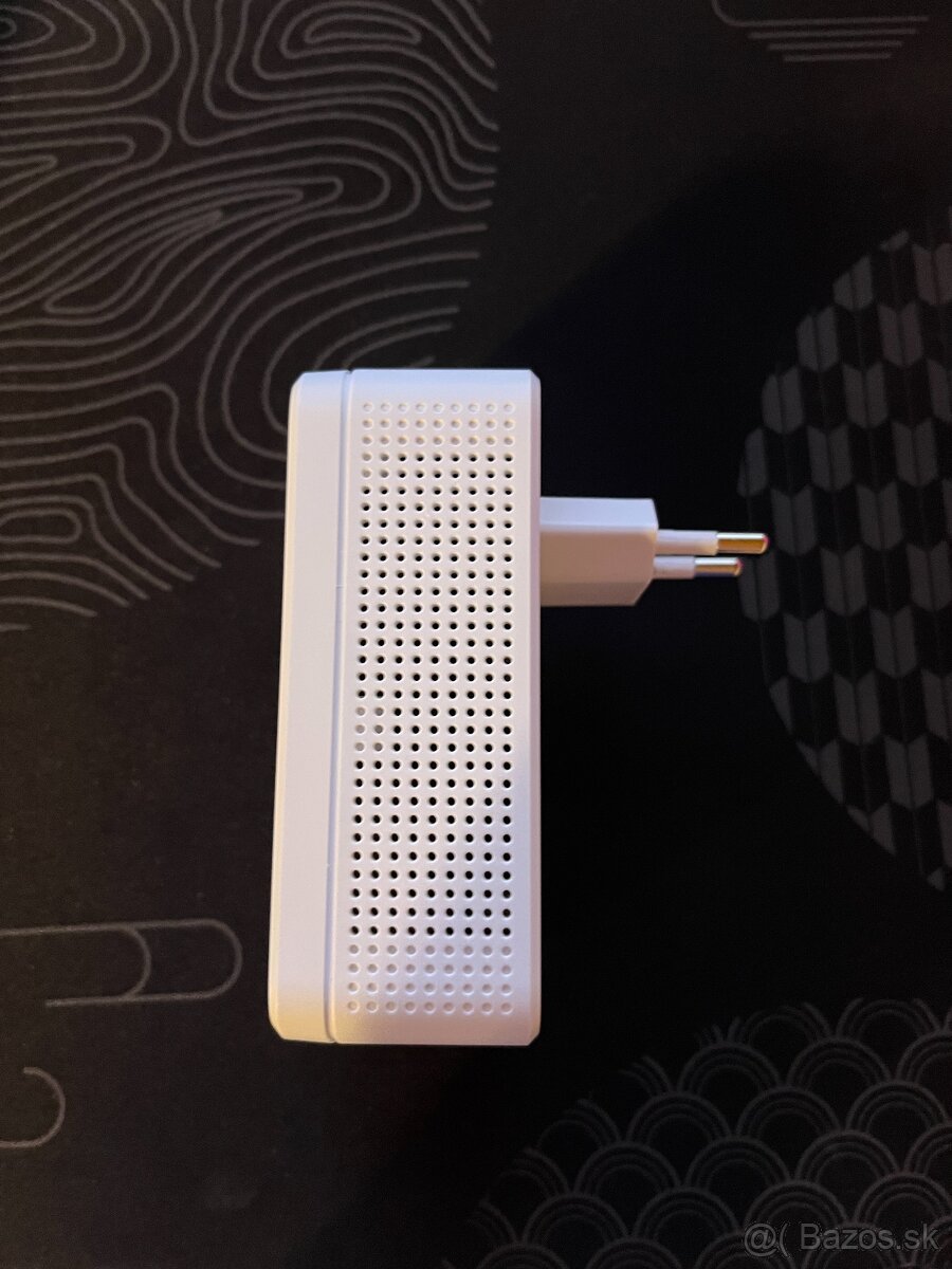 Mercusys ME10 WiFi extender - 2