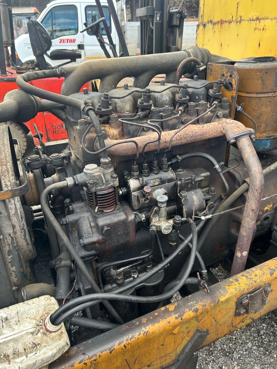 Predám diely na nakladač hon un 053 - 2