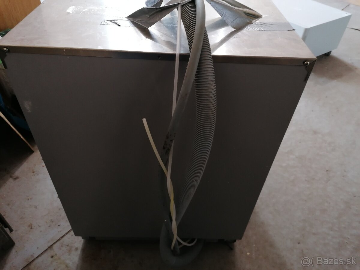 Profesionálna umývačka riadu značky ATA. - 2