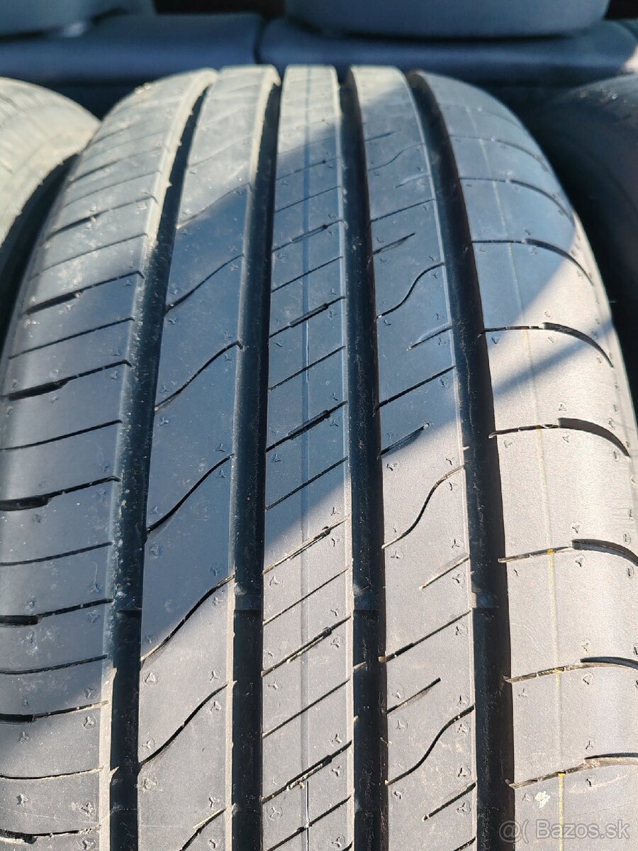 205/50 r17 goodyear . - 2