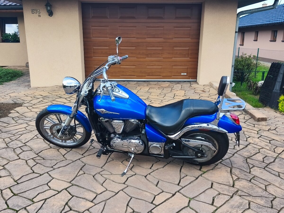 Kawasaki VN900 Custom - 2