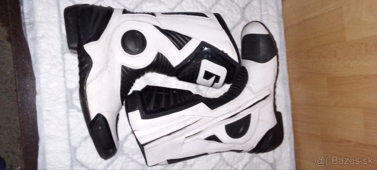 MOTORKARSKE ČIŽMY - 2