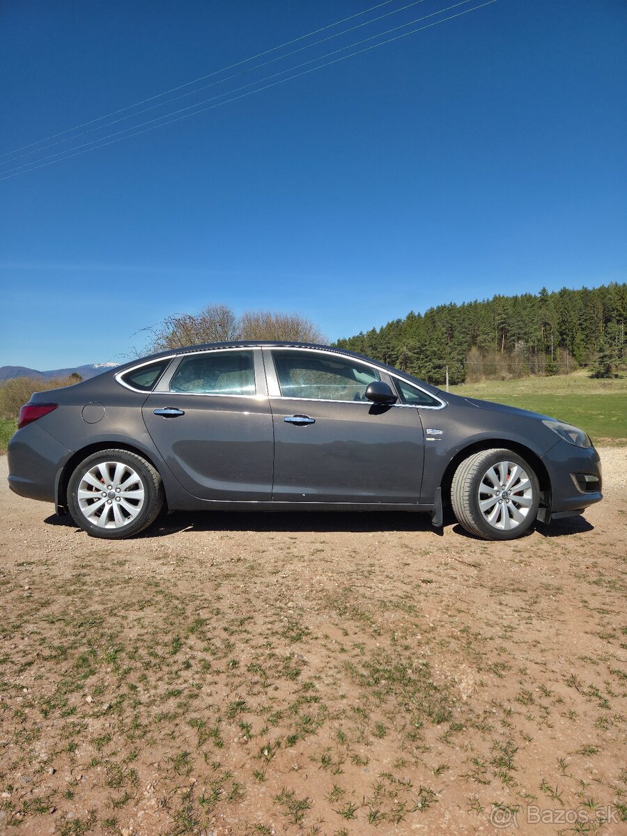 Opel Astra J 1.4 Turbo - 2