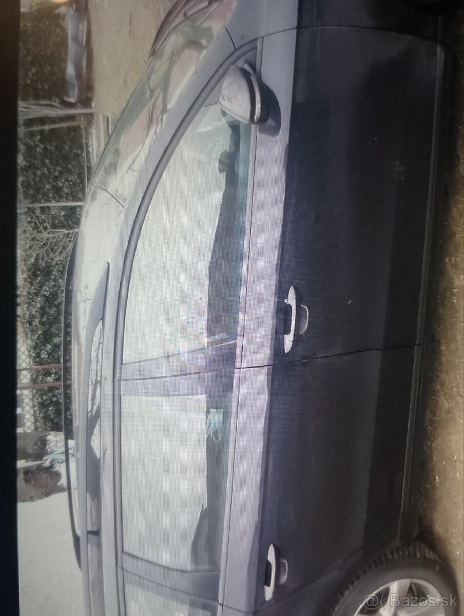 Rozpredám Passat B7 čierna farba - 2