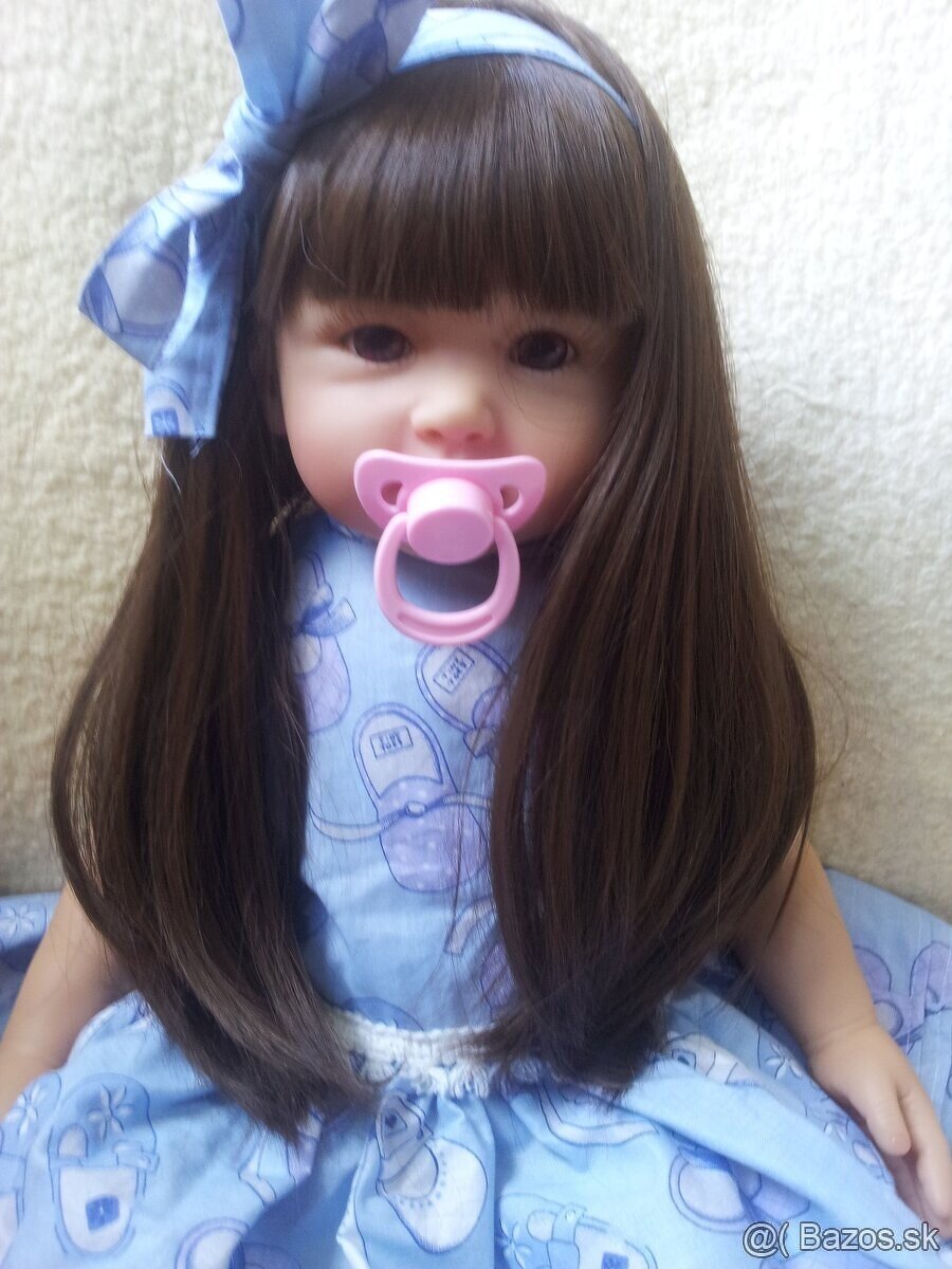 Realisticka babika s oblecenim - 2