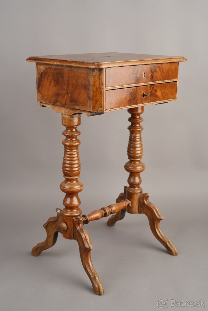 šijací stolík - 2