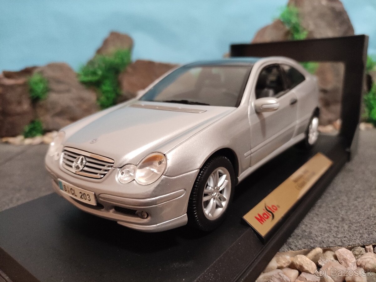 prodám model 1:18 Mercedes Benz C class sportcoupe - 2