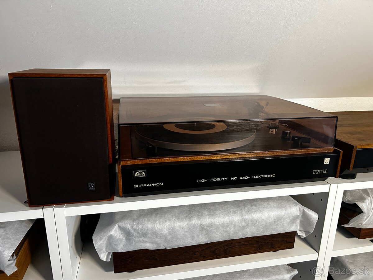 Zostava Tesla Gramofonu, zosilnovača s reproduktormi - 2