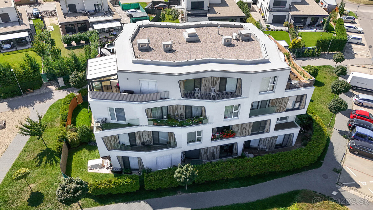 Príjemný 3-izbový byt s predzáhradkou a parkovaním TRI VODY - 2