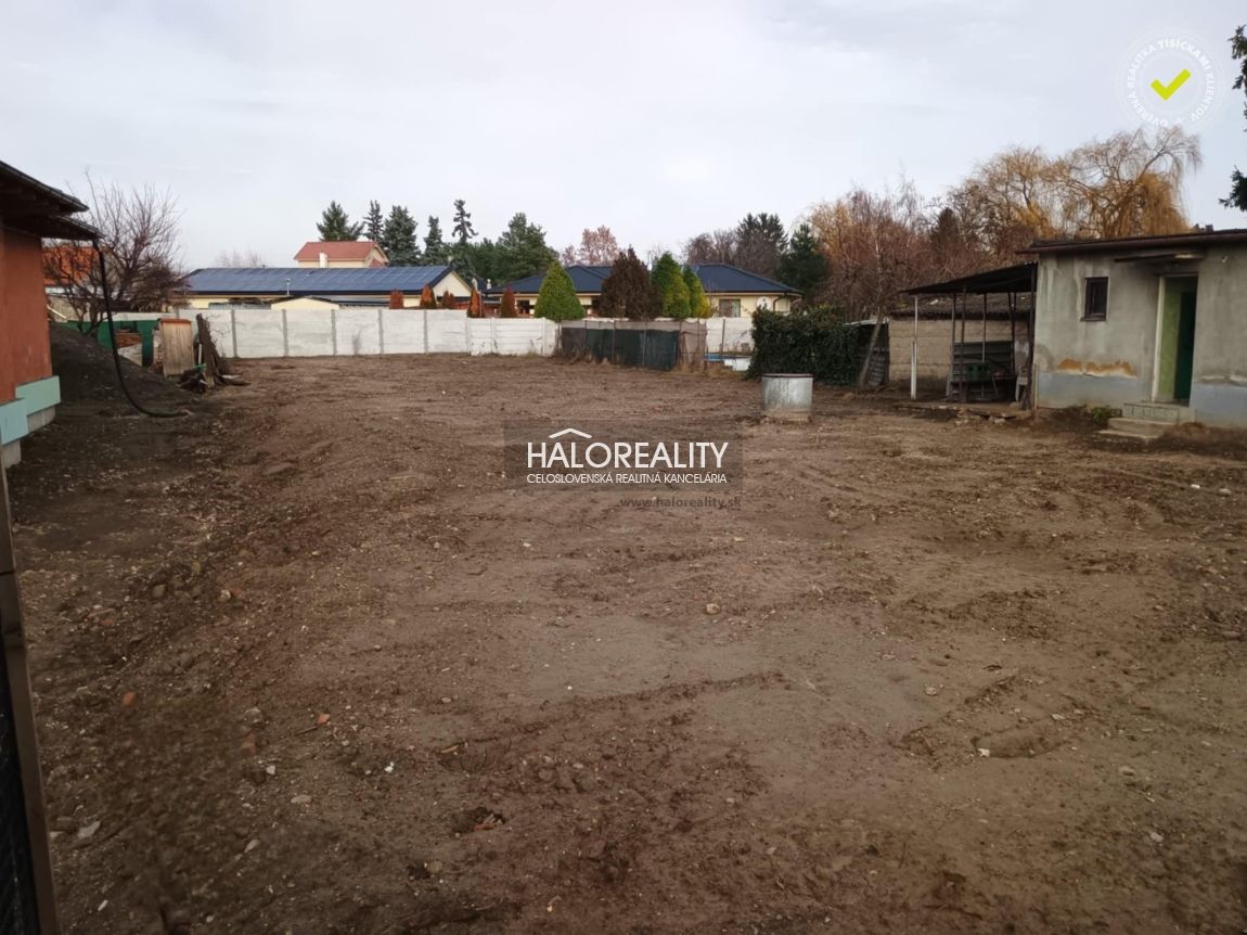 HALO reality - Predaj, pozemok pre rodinný dom 824 m2 Váho - 2