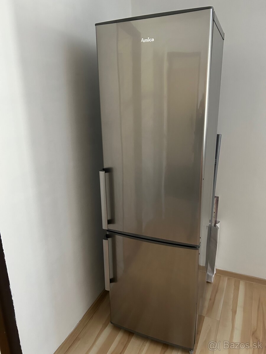 Strieborná chladnička AMICA - 2