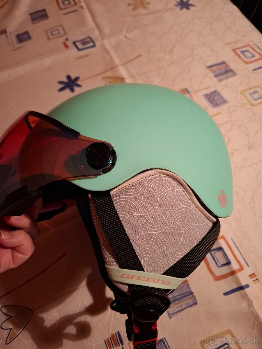 Lyžiarska prilba s okuliarmi - 2